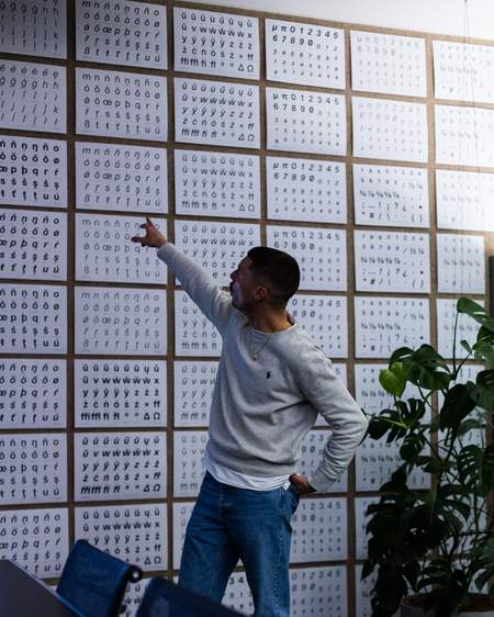 Image of Typografische Exzellenz bei allink: Davide Rossettos Font prägt Opera Neon