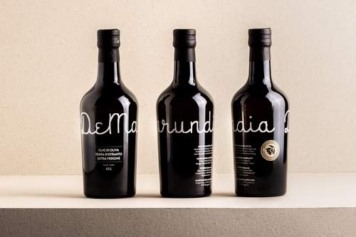 Image of Unter der Sonne Apuliens gereift: Olivenöl-Branding mit poetischer Note